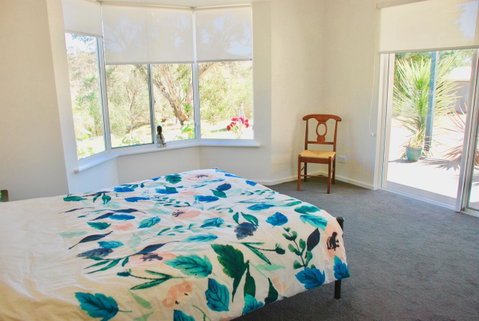 Back Valley Farmstay Bed And Breakfast - ACT Tourism 8