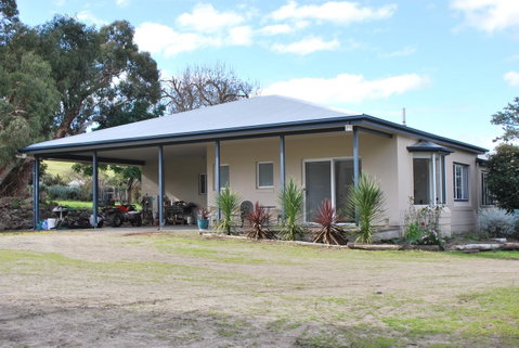 Back Valley Farmstay Bed And Breakfast - ACT Tourism 1