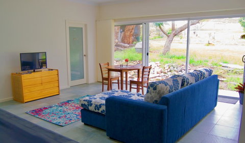 Back Valley Farmstay Bed And Breakfast - ACT Tourism 3