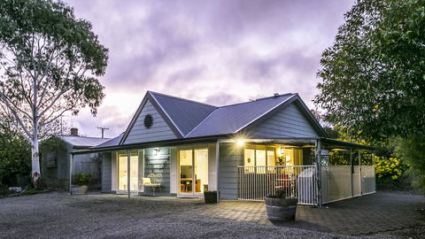One Tree Bed And Breakfast - ACT Tourism 0
