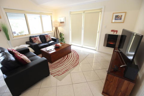 One Tree Bed And Breakfast - ACT Tourism 11