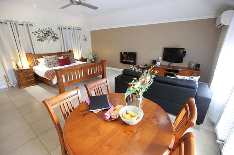 One Tree Bed And Breakfast - ACT Tourism 16
