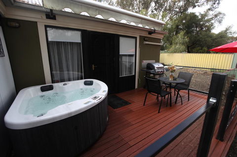 One Tree Bed And Breakfast - ACT Tourism 13