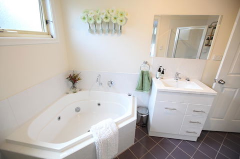 One Tree Bed And Breakfast - ACT Tourism 10