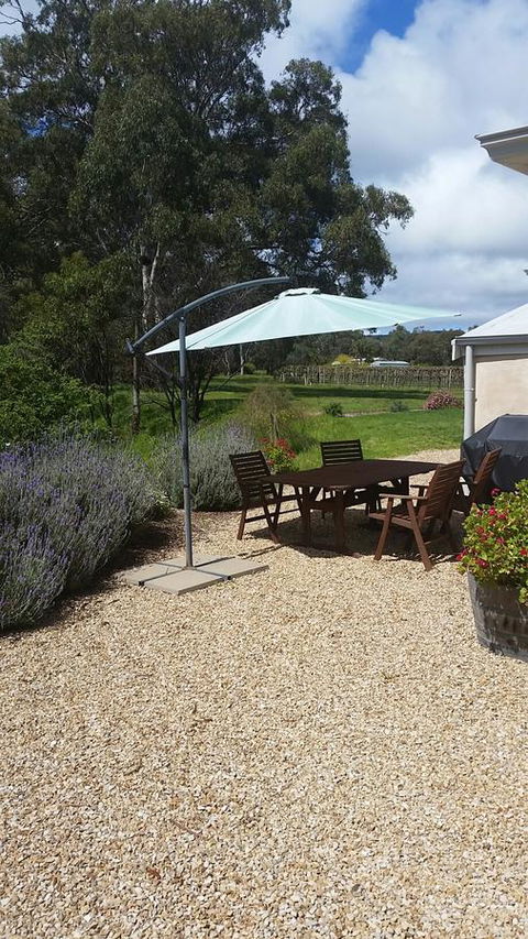 Peppermint Farm Cottage - ACT Tourism 0
