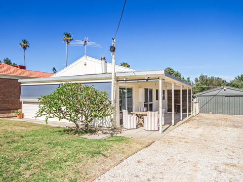 Boat House - ACT Tourism 9