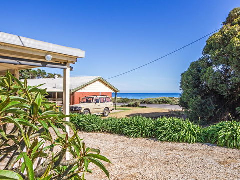 Boat House - ACT Tourism 12