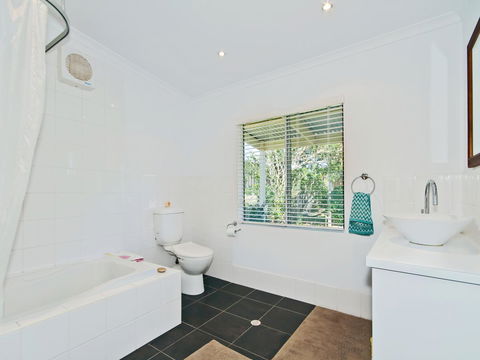 Boat House - ACT Tourism 8