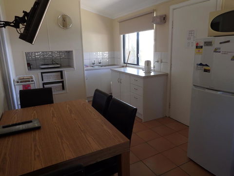 Lazy Lobster Holiday Units & Chalets - ACT Tourism 6