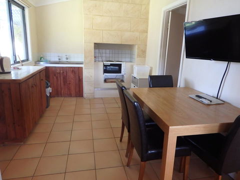 Lazy Lobster Holiday Units & Chalets - ACT Tourism 4