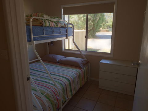 Lazy Lobster Holiday Units & Chalets - ACT Tourism 22