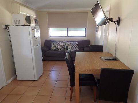 Lazy Lobster Holiday Units & Chalets - ACT Tourism 5
