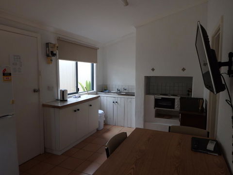 Lazy Lobster Holiday Units & Chalets - ACT Tourism 16