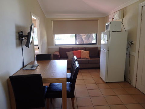 Lazy Lobster Holiday Units & Chalets - ACT Tourism 3