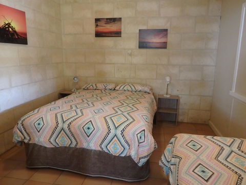 Lazy Lobster Holiday Units & Chalets - ACT Tourism 1
