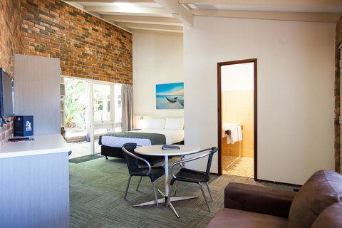 Leisure Inn Hotel Rockingham - ACT Tourism 2