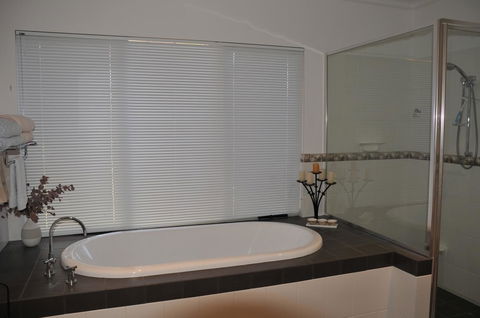 Glenelg On King Bed & Breakfast - ACT Tourism 26