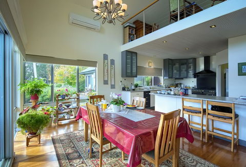 Glenelg On King Bed & Breakfast - ACT Tourism 8