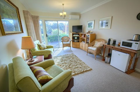 Glenelg On King Bed & Breakfast - ACT Tourism 2