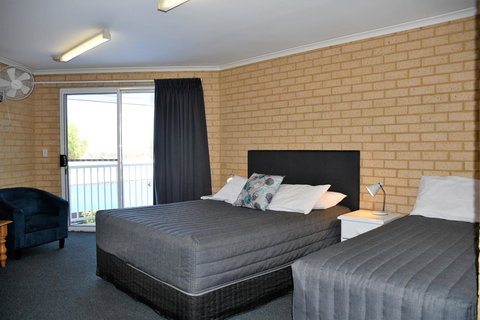 Kalbarri Seafront Villas - ACT Tourism 11