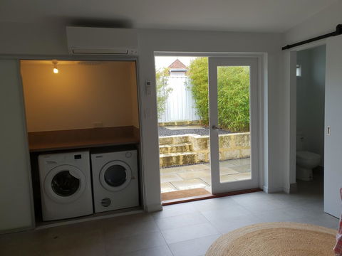 Captain\'s Heritage Cottage - Central Fremantle 2 Bedroom Historic Cottage - ACT Tourism 14