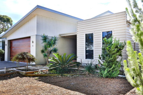 Calming Waters - Pet Friendly - Community Pool - ACT Tourism 37