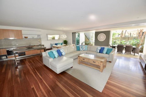 East On Byron - ACT Tourism 19