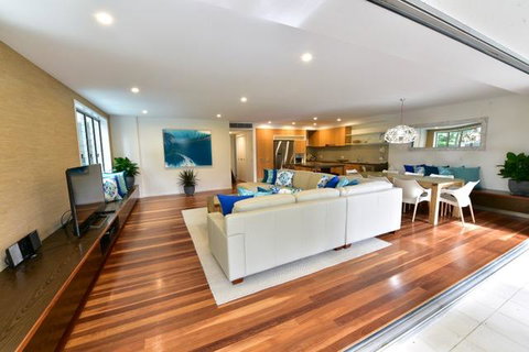 East On Byron - ACT Tourism 21