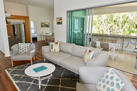 East On Byron - ACT Tourism 24