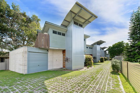 Crescent Head Spa Villa - ACT Tourism 0