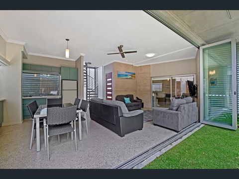 Crescent Head Spa Villa - ACT Tourism 9