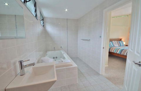 Crescent Head Spa Villa - ACT Tourism 14