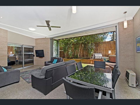 Crescent Head Spa Villa - ACT Tourism 12