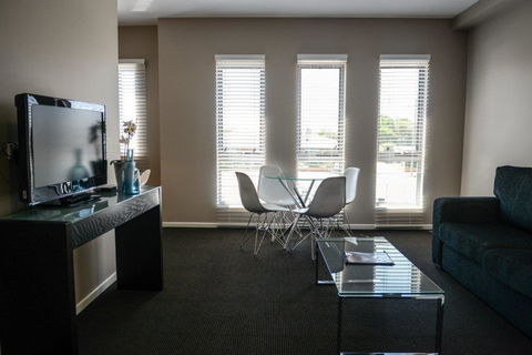 Crossroads Hotel - ACT Tourism 16