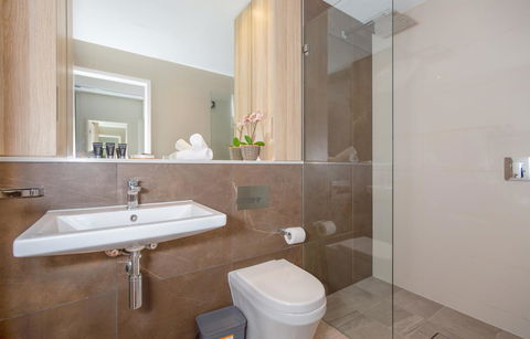 DD Apartments On Day - ACT Tourism 22