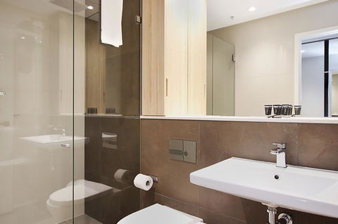 DD Apartments On Day - ACT Tourism 3