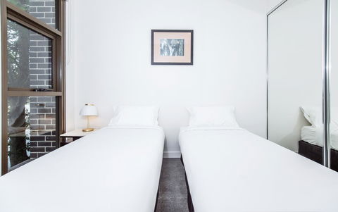 DD Apartments On Day - ACT Tourism 16