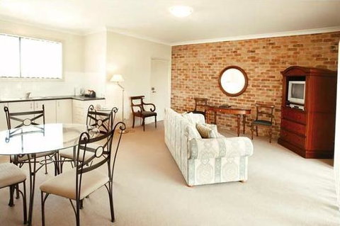 Potters Apartments - ACT Tourism 11