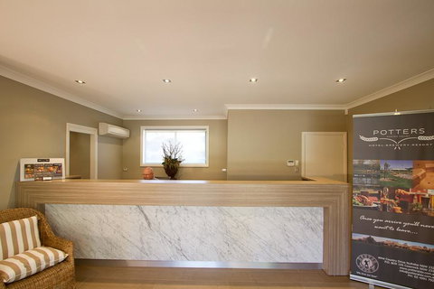 Potters Apartments - ACT Tourism 32