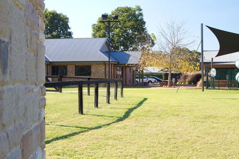 Potters Apartments - ACT Tourism 27
