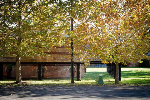 Potters Apartments - ACT Tourism 38