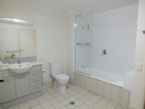 Pacific Marina Apartments - ACT Tourism 5