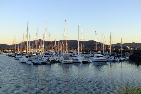 Pacific Marina Apartments - ACT Tourism 21