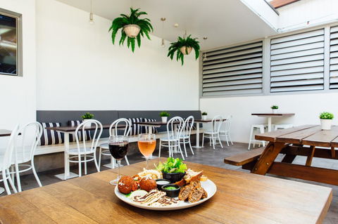 Coniston Hotel Wollongong - ACT Tourism 10