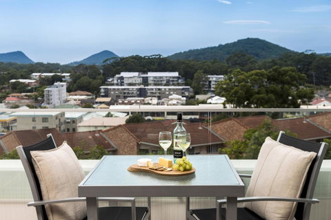 Oaks Nelson Bay Lure Suites - ACT Tourism 5