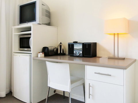 Oaks Nelson Bay Lure Suites - ACT Tourism 12