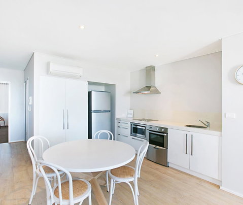 Oaks Nelson Bay Lure Suites - ACT Tourism 1