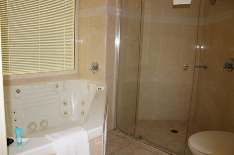 The Boathouse Resort Luxury Apartments - ACT Tourism 6