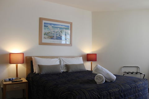The Boathouse Resort Luxury Apartments - ACT Tourism 4