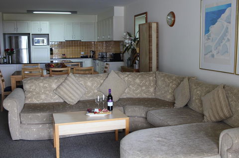 The Boathouse Resort Luxury Apartments - ACT Tourism 14